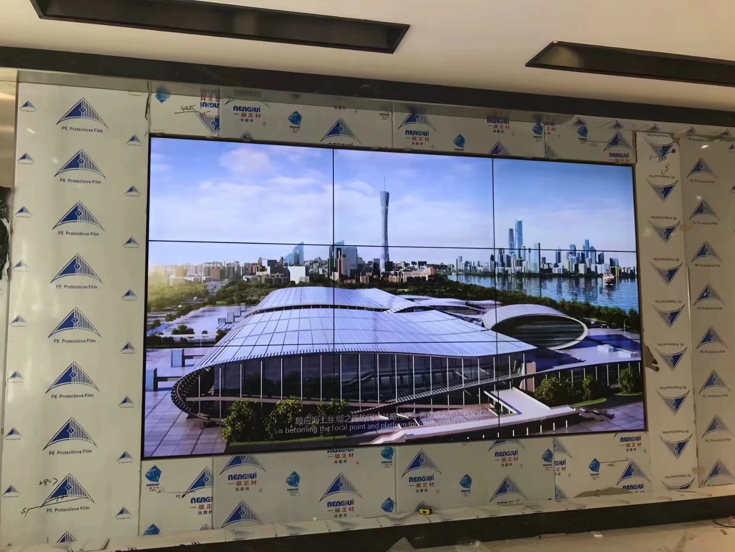 液晶拼接墻畫(huà)面閃爍，出現(xiàn)亂碼是什么原因？